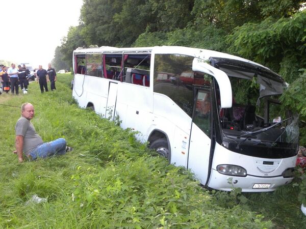 Al menos 14 muertos y 22 heridos en accidente de autobús con peregrinos rusos en Ucrania - Sputnik Mundo
