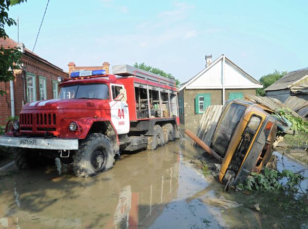 Ascienden a 172 los muertos por inundaciones en el sur de Rusia - Sputnik Mundo