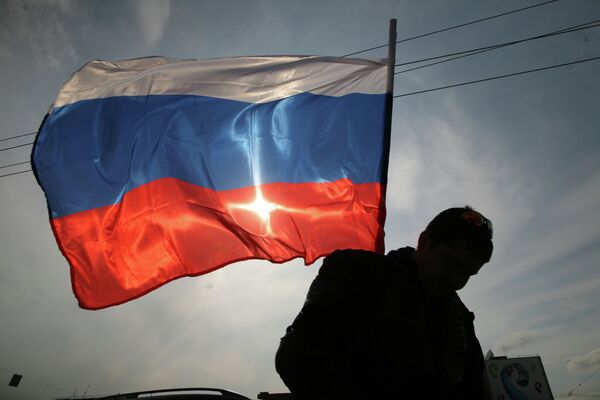 La Justicia legitima el izado de la bandera nacional por particulares en días no festivos - Sputnik Mundo