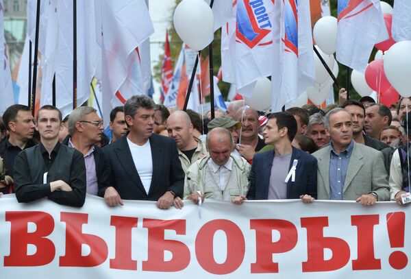 La oposición rusa “toma” bulevares de Moscú durante una nueva manifestación - Sputnik Mundo