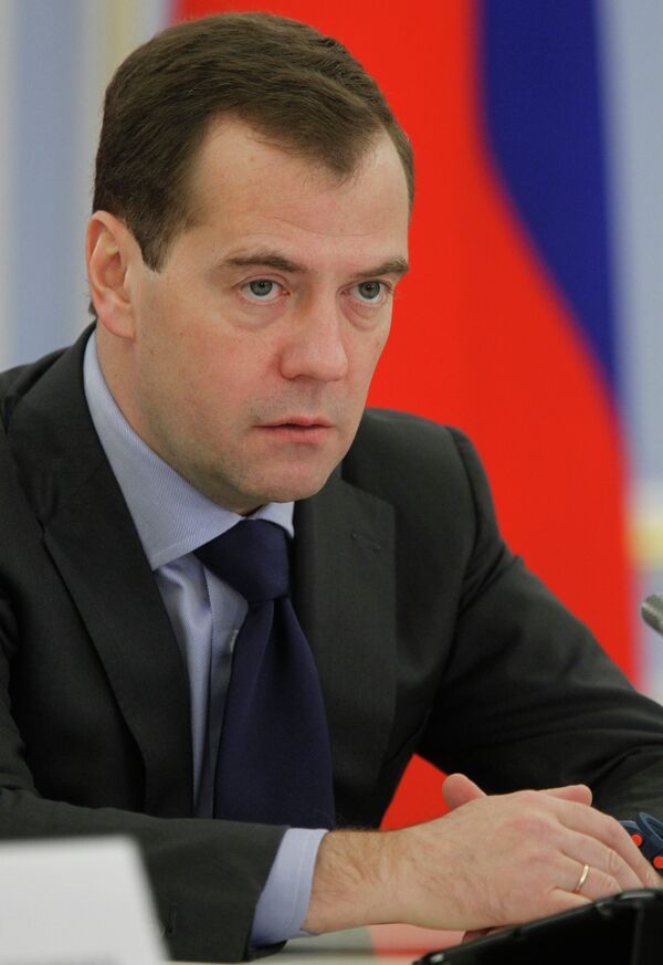 Medvédev califica de estable la situación de la economía rusa - Sputnik Mundo