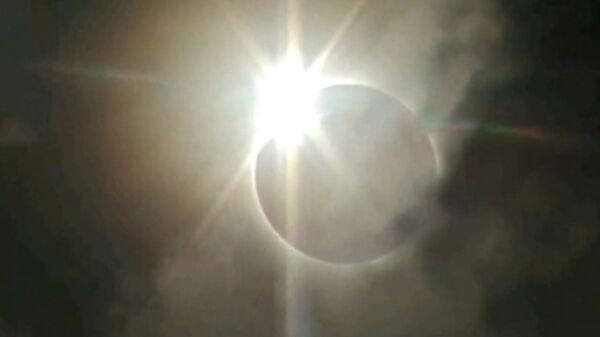 Científicos siberianos captan el eclipse total de Sol en Australia - Sputnik Mundo