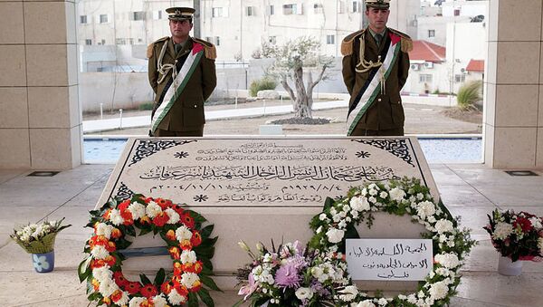 Expertos rusos llegan a Palestina para participar en la exhumación de Arafat - Sputnik Mundo