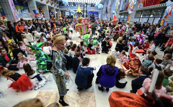 250.000 niños asistieron a las celebraciones del Año Nuevo en el Kremlin - Sputnik Mundo