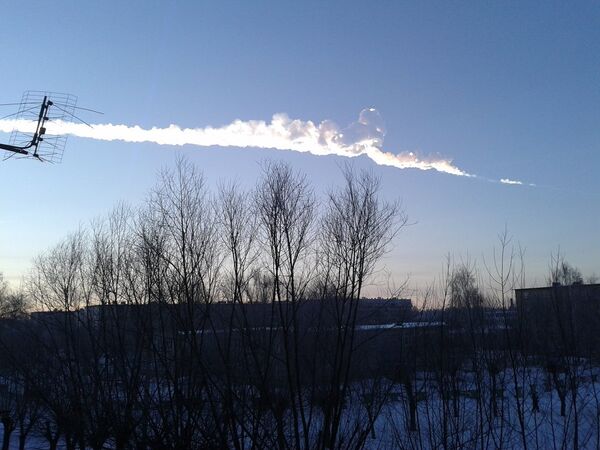 Una lluvia de meteoritos azota los Urales - Sputnik Mundo