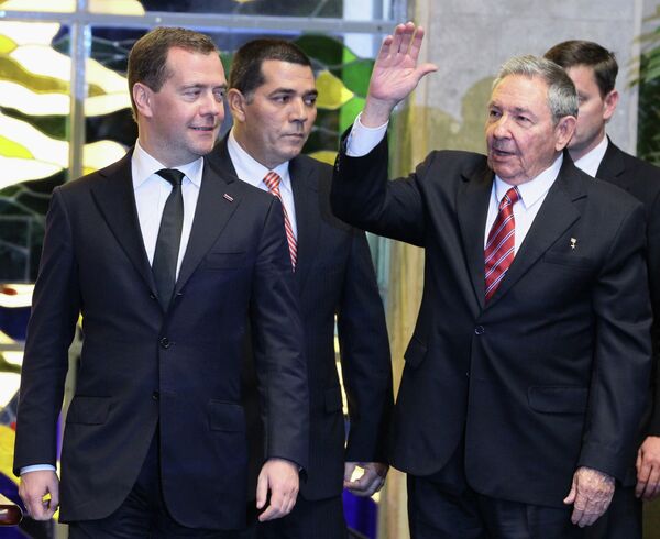 El jefe del Gobierno ruso Dmitri Medvédev visita Cuba - Sputnik Mundo