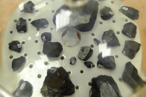 Cerca de mil toneladas del meteorito de Chelíabinsk llegaron a la Tierra - Sputnik Mundo