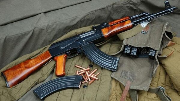 Fusil de asalto Kalashnikov (archivo) - Sputnik Mundo