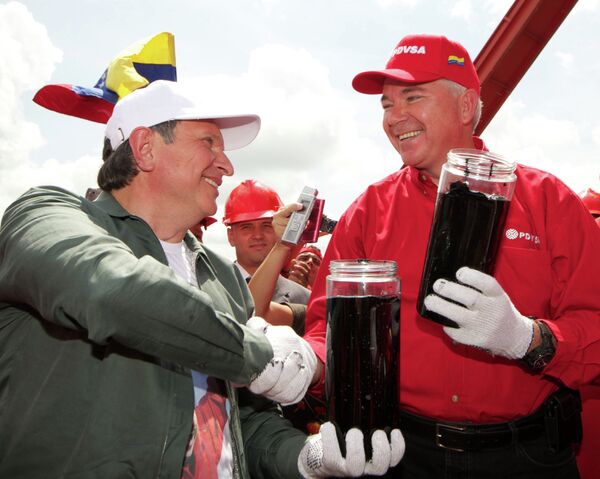 Jefe de la petrolera rusa, Ígor Sechin, y el ministro de Petróleo de Venezuela, Rafael Ramírez, en Venezuela en septiembre de 2012 - Sputnik Mundo
