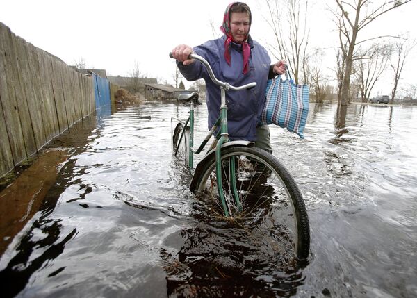 Fuertes inundaciones azotan la parte sureste de Bielorrusia - Sputnik Mundo