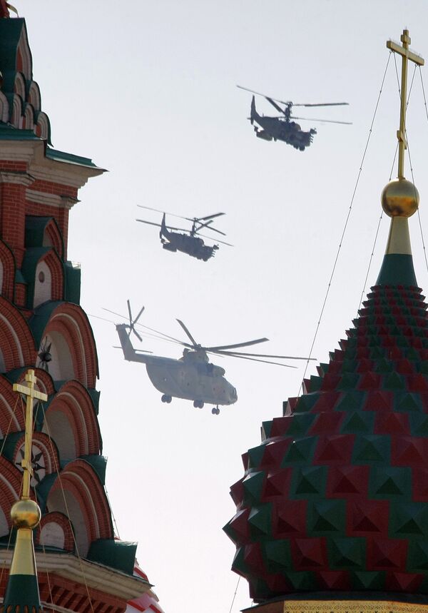 Casi 70 aviones y helicópteros sobrevolarán la Plaza Roja el Día de la Victoria - Sputnik Mundo