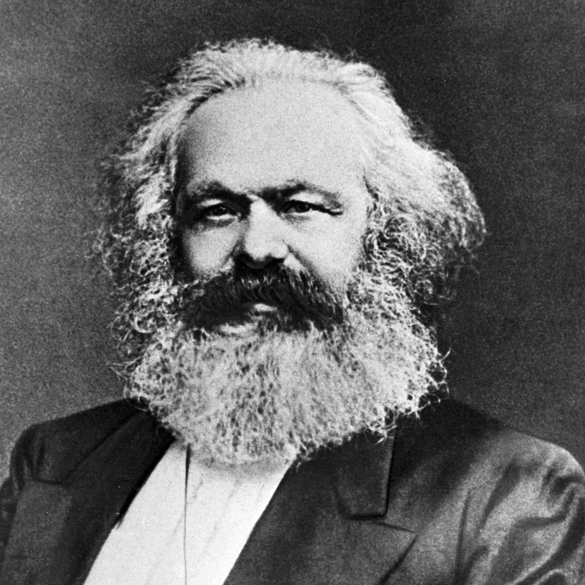 Tabaco en exceso, 10 horas en la biblioteca y pobreza: así fue la trágica  vida de Karl Marx , Sputnik Mundo