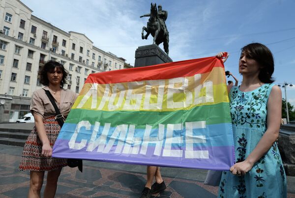 Rusia prohíbe por tres años la entrada a holandeses que hacían “propaganda gay”. - Sputnik Mundo