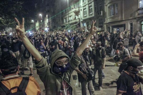 El Gobierno turco amenaza con recurrir al Ejército para reprimir las protestas - Sputnik Mundo
