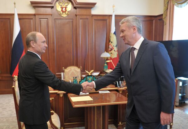 El presidente de Rusia, Vladímir Putin y al alcalde de Moscú, Serguéi Sobianin - Sputnik Mundo