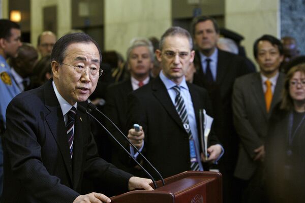 El secretario de la ONU, Ban Ki-moon y el portavoz de Naciones Unidas, Martin Nesirky - Sputnik Mundo