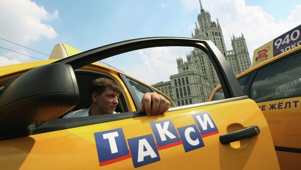 Taxista en Moscú (archivo) - Sputnik Mundo