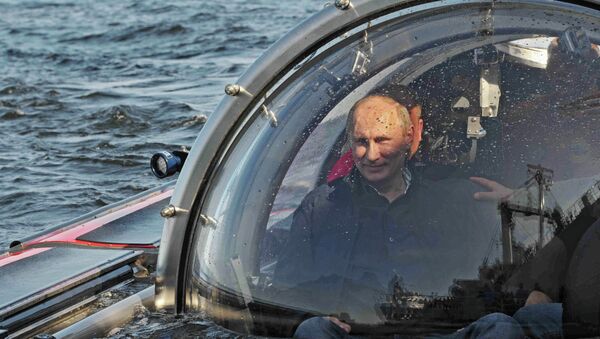 Putin desciende en batiscafo al fondo del mar para ver un barco hundido - Sputnik Mundo