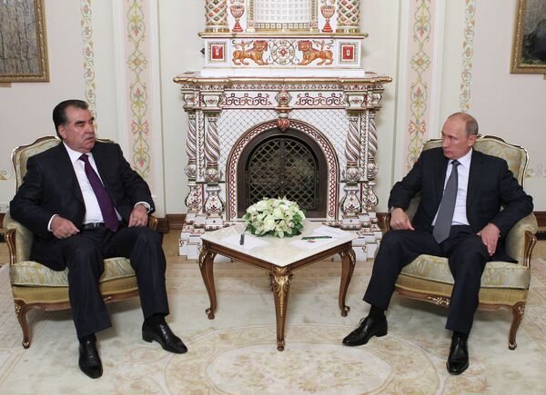 Presidente de Tayikistán, Emomali Rahmon y el presidente de Rusia, Vladímir Putin - Sputnik Mundo