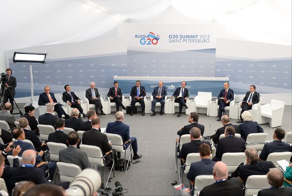 Putin dice que impulsar la inversión privada es una prioridad de la economía global - Sputnik Mundo