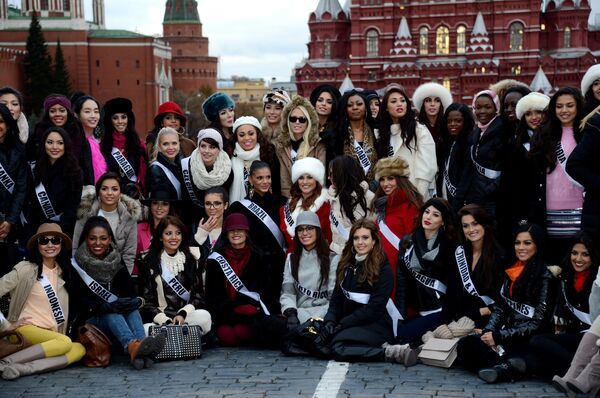 Las mujeres más bellas del Universo pasean por Moscú - Sputnik Mundo