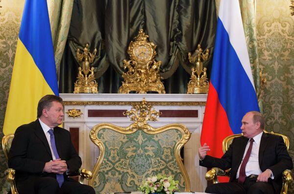 Víctor Yanukóvich y Vladímir Putin - Sputnik Mundo