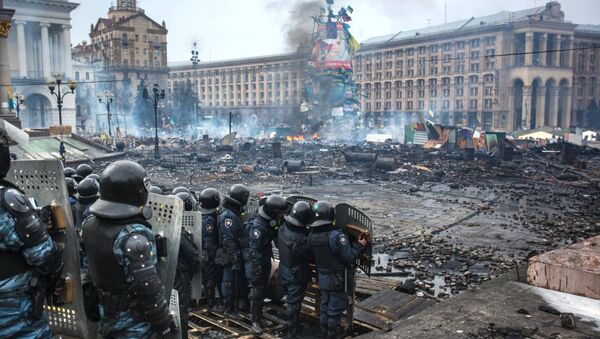 Los policías ucranianos en el Maidán en Kiev en febrero 2014 (archivo) - Sputnik Mundo