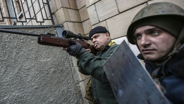 Nacionalistas armados en la Plaza de la Independencia (Maidán Nezalézhnosti) en Kiev (Archivo) - Sputnik Mundo