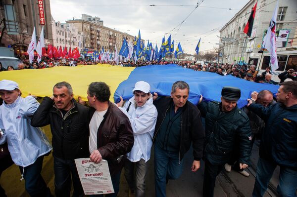 Las regiones orientales de Ucrania asumen la defensa del orden constitucional - Sputnik Mundo