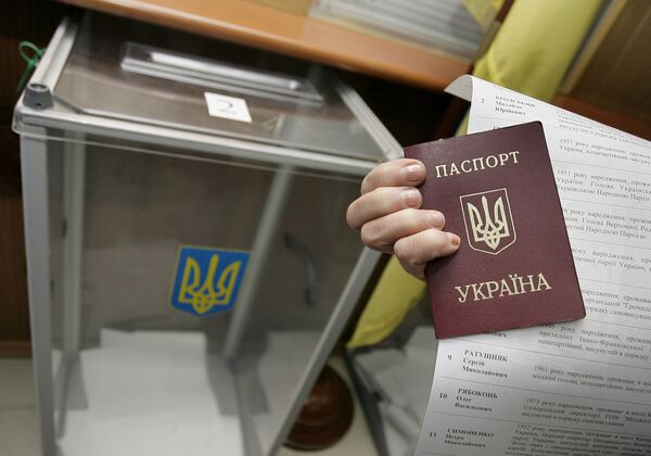 Más de 75.000 personas vigilarán el orden en las presidenciales de Ucrania - Sputnik Mundo