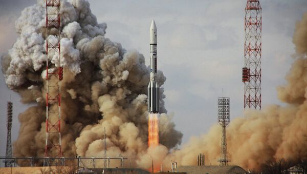 Lanzamiento del cohete portador Protón-M (Archivo) - Sputnik Mundo