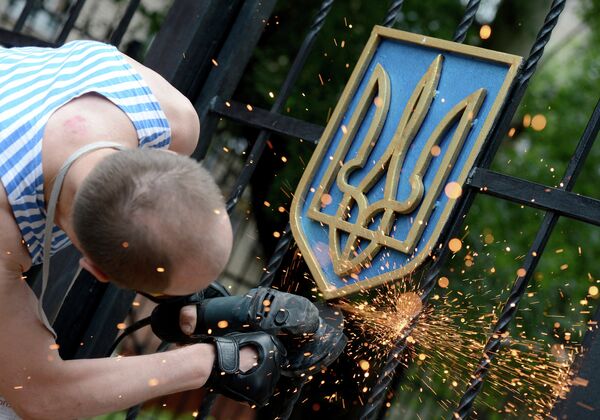 La república rebelde de Lugansk vota por unirse a la de Donetsk - Sputnik Mundo