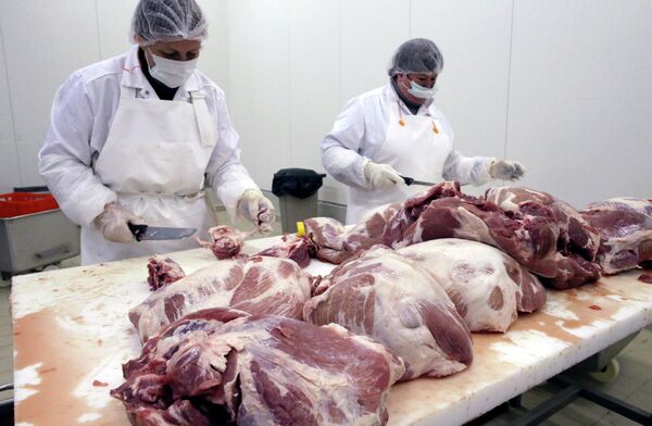 Cinco detenidos en China por suministrar carne podrida a multinacionales de comida rápida - Sputnik Mundo