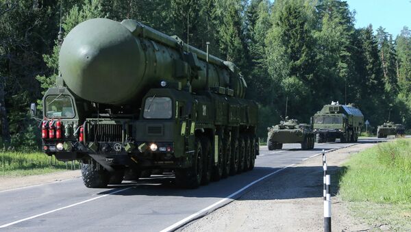 Rusia pondrá en servicio cuatro lanzaderas fijas de misiles balísticos Yars - Sputnik Mundo