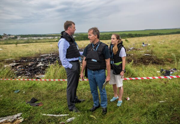 Especialistas rusos esperan acudir hoy a la zona cero del MH17 - Sputnik Mundo