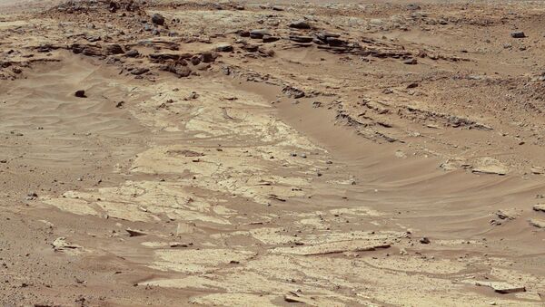 Imagen de la superficie del planeta Marte hecho por Curiosity - Sputnik Mundo