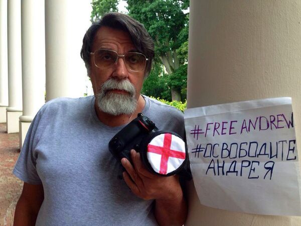 #freeAndrew: Campaña Ciega tu cámara en apoyo a Andréi Stenin - Sputnik Mundo