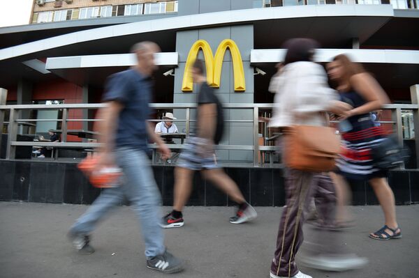 Las autoridades rusas siguen inspeccionando los McDonald's - Sputnik Mundo
