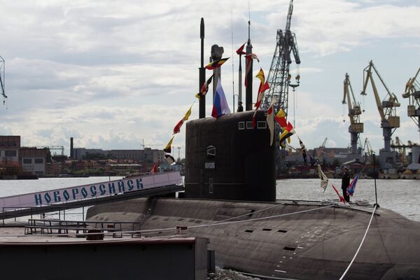 La Armada rusa incorpora el submarino diésel-eléctrico Novorossiysk - Sputnik Mundo