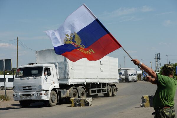 Convoy humanitario ruso llega a Ucrania ante protestas de Kiev, la UE y la OTAN - Sputnik Mundo
