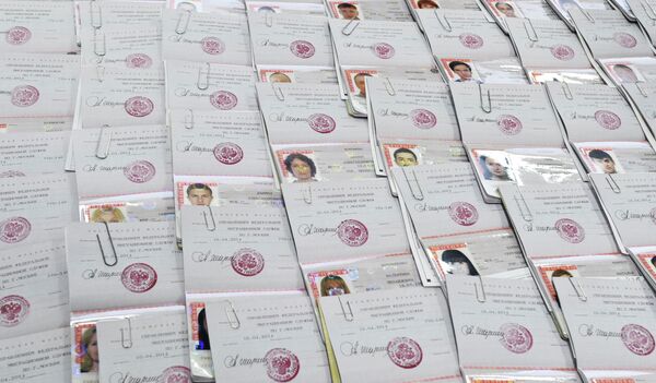 El 98 % de la población de Crimea recibe pasaportes rusos - Sputnik Mundo