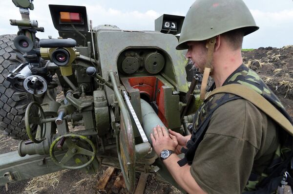 Milicias denuncian bombardeo de Kírovskoe por la artillería ucrania - Sputnik Mundo