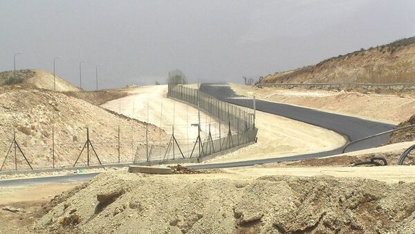 Construcción de una valla a lo largo de la frontera entre Israel y Jordania (Archivo) - Sputnik Mundo
