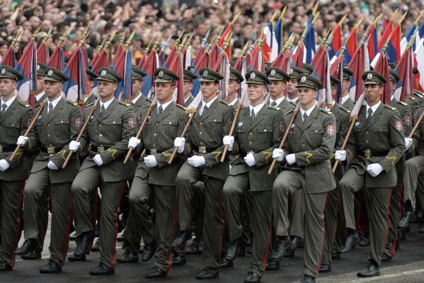 Parada militar en Belgrado - Sputnik Mundo