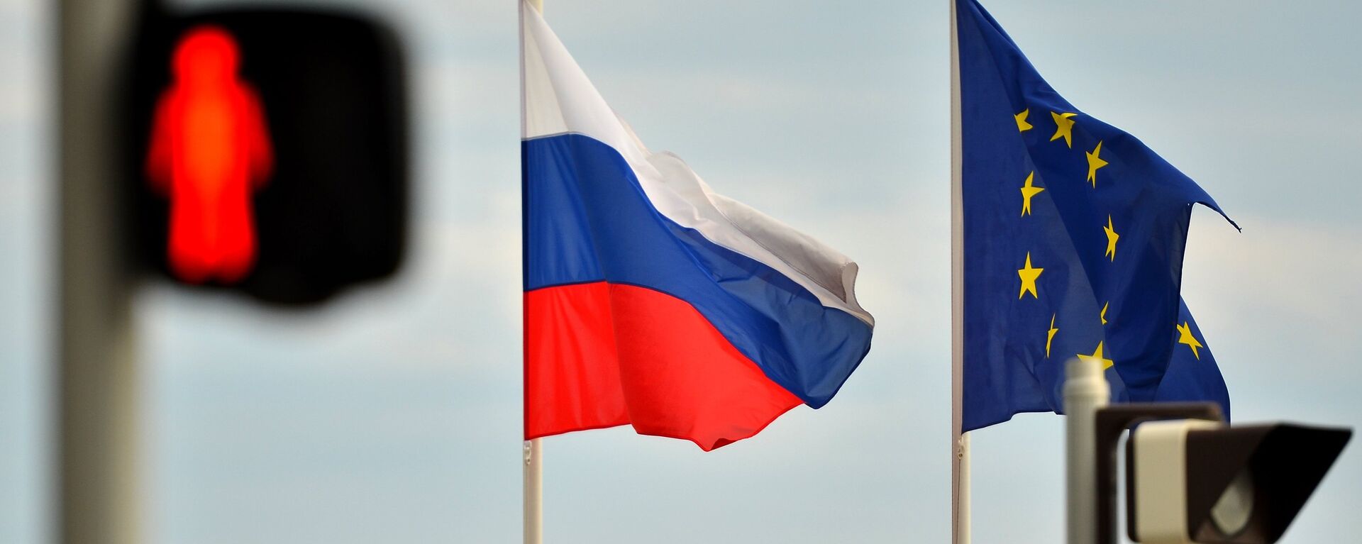 Banderas de Rusia y la UE - Sputnik Mundo, 1920, 22.03.2021