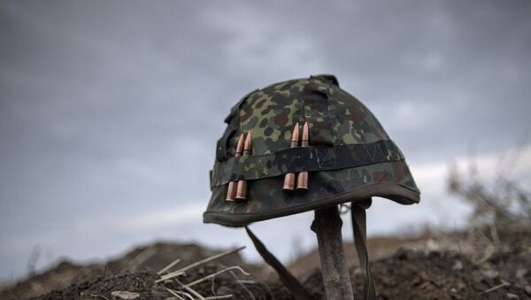 Al menos tres militares muertos y cinco heridos en los combates en la región de Lugansk - Sputnik Mundo