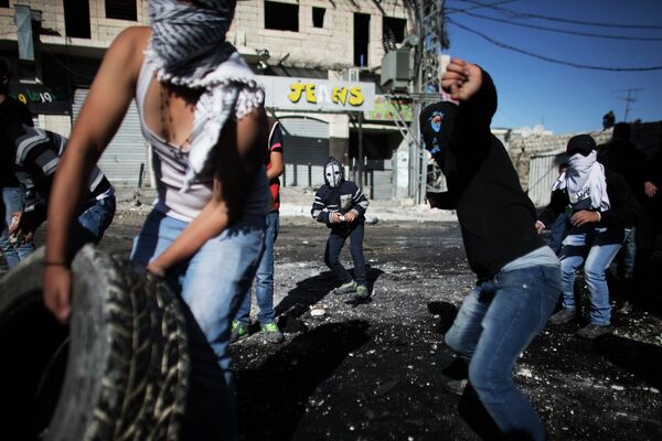 Grupos de palestinos se enfrentan a la policía en Jerusalén este - Sputnik Mundo