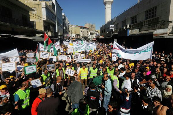Miles de manifestantes piden en Jordania que se cancele el acuerdo de paz con Israel - Sputnik Mundo