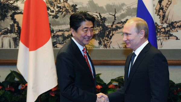 Shinzo Abe, primer ministro de Japón, y Vladímir Putin, presidente de Rusia (archivo) - Sputnik Mundo