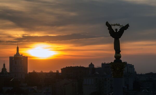Kiev anuncia el inicio de la segunda etapa de la Ley de Depuración del poder - Sputnik Mundo